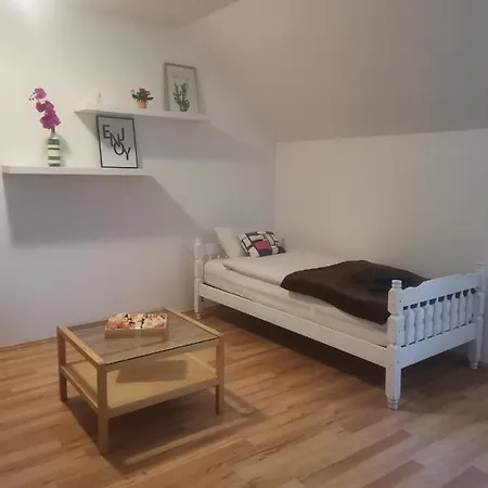 Tina Apartman *